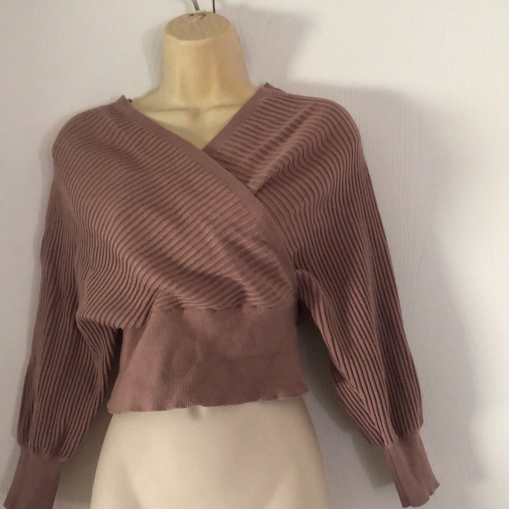 Woman’s ribbed fall crisscrossed cropped mauve bodycon ribbed top